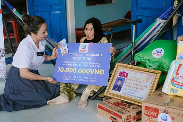 Nhóm hỗ trợ đang thảo luận